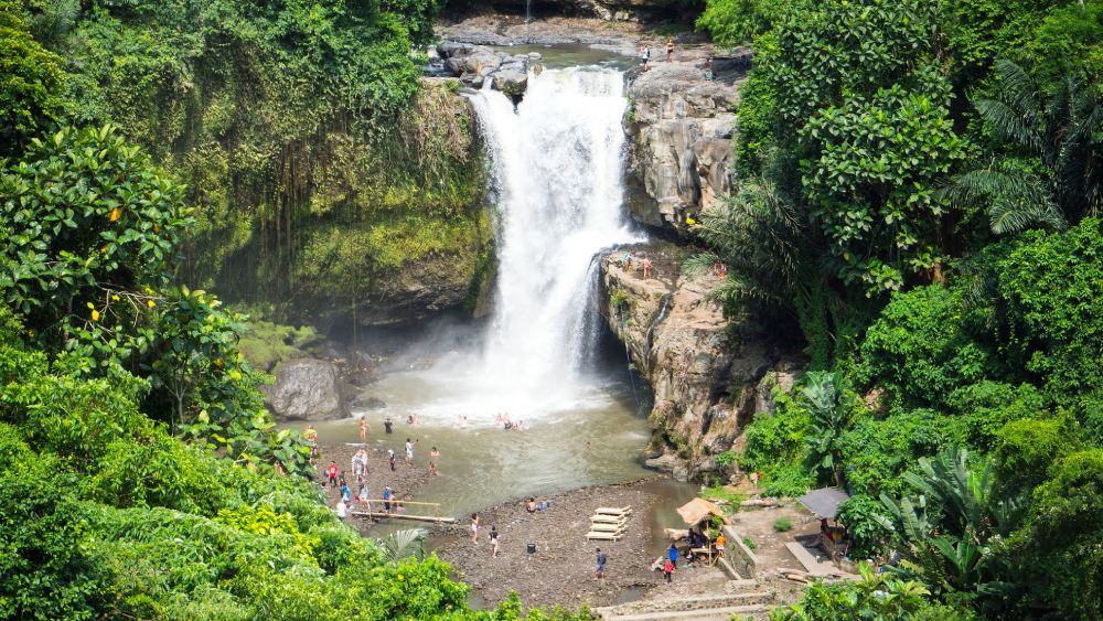 tegenungan waterfall